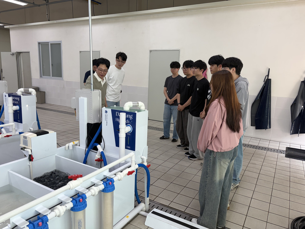 Special Lecture on Policies and Current Research Status of Specialized Formulated Feeds