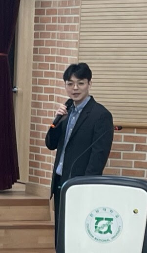 Prof. Jeongwhui Hong